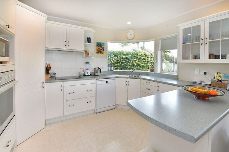 Photo of property in 28 Settlers Grove, Orewa, 0931