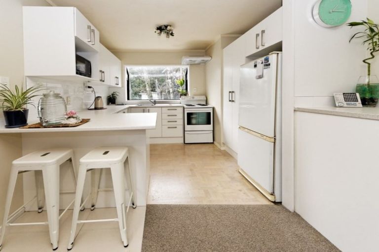 Photo of property in 6 Oakhaven Place, Ranui, Auckland, 0612