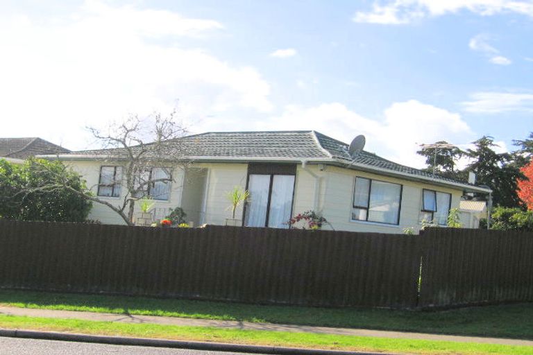 Photo of property in 2/8 Charntay Avenue, Clover Park, Auckland, 2019