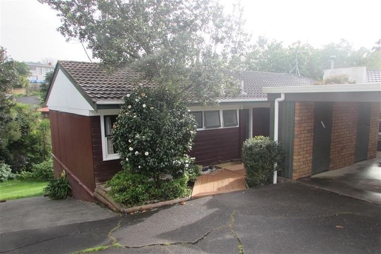 Photo of property in 4/649 Beach Road, Rothesay Bay, Auckland, 0630