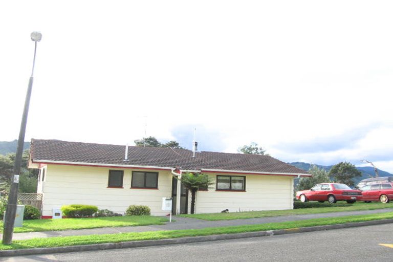 Photo of property in 6 Oaklands Grove, Clouston Park, Upper Hutt, 5018