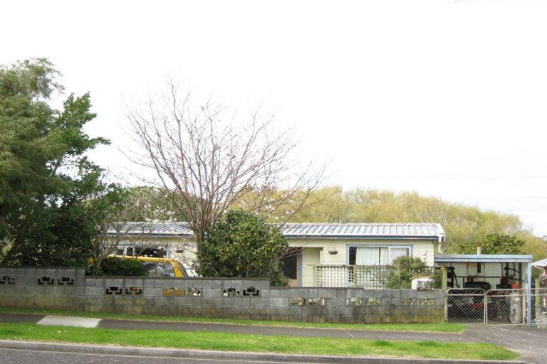 Photo of property in 28 Camellia Avenue, Bell Block, New Plymouth, 4312