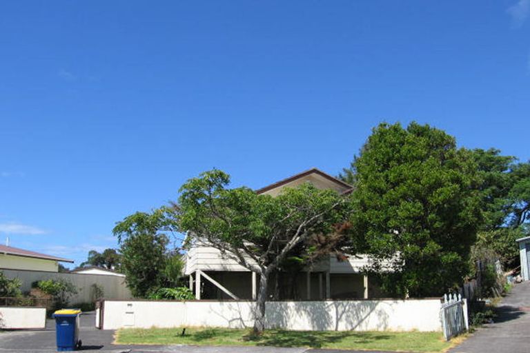 Photo of property in 13 Merida Place, Unsworth Heights, Auckland, 0632