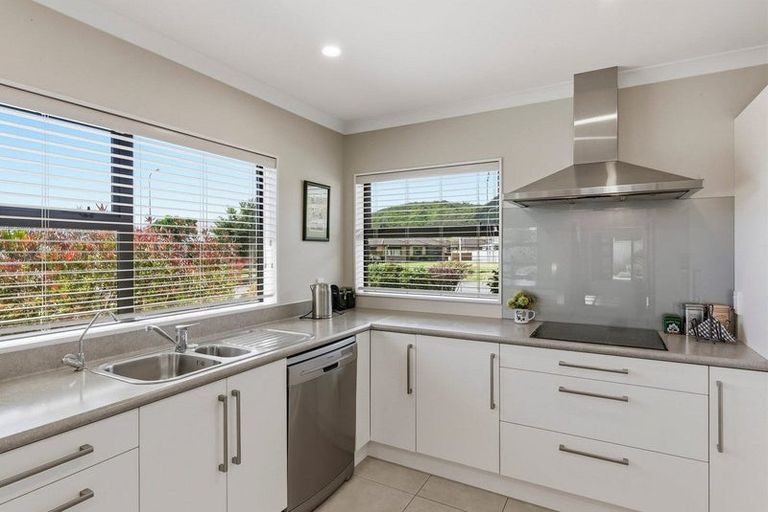 Photo of property in 2 Pearson Place, Paraparaumu, 5032