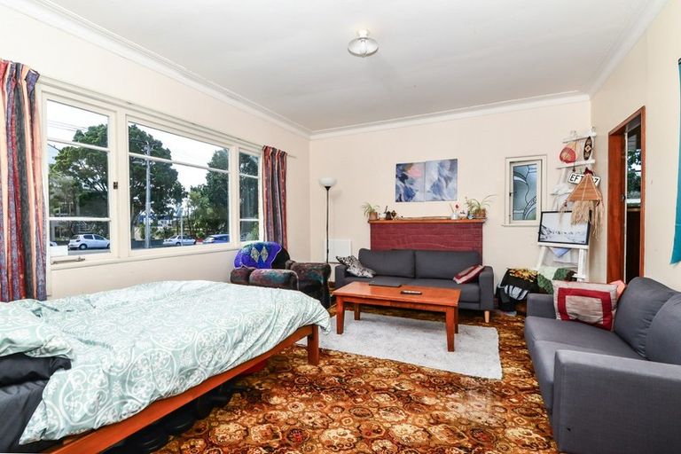 Photo of property in 196 Hillcrest Road, Hillcrest, Hamilton, 3216