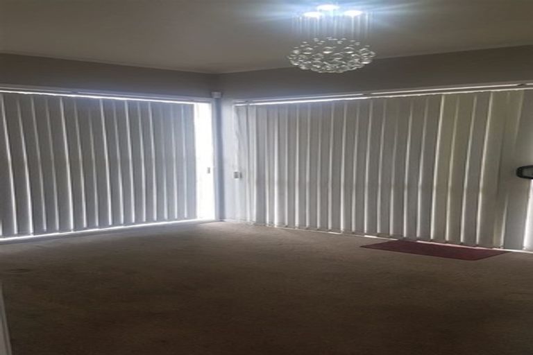 Photo of property in 2 Sunlands Drive, Manurewa, Auckland, 2102