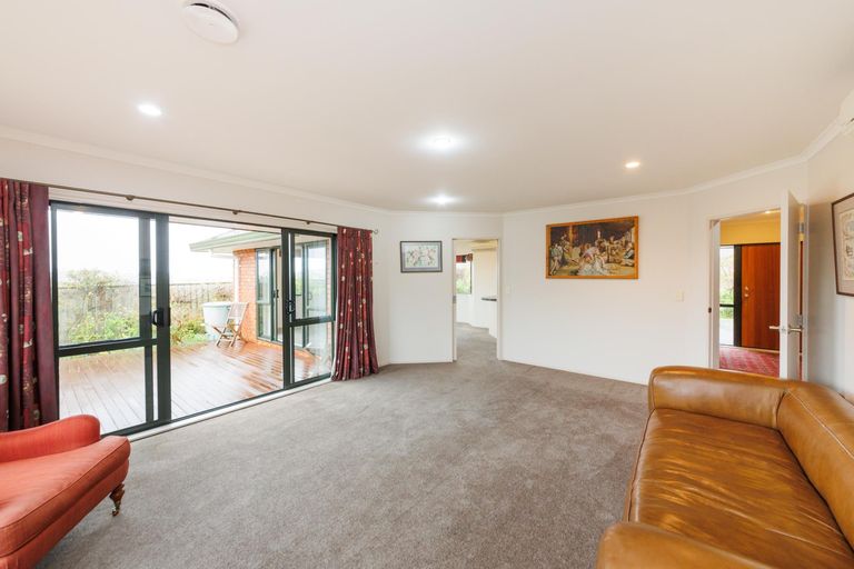 Photo of property in 31 Johnstone Drive, Fitzherbert, Palmerston North, 4410