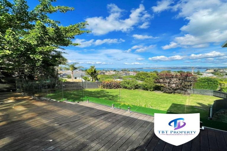 Photo of property in 12a Beach Road, Mellons Bay, Auckland, 2014