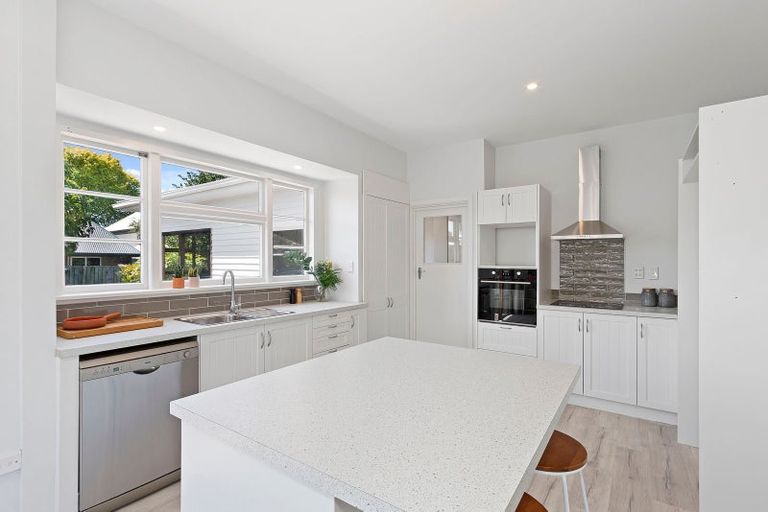 Photo of property in 1/126 Wairakei Road, Bryndwr, Christchurch, 8053