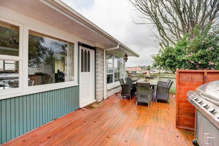 Photo of property in 2 Russleigh Drive, Dinsdale, Hamilton, 3204