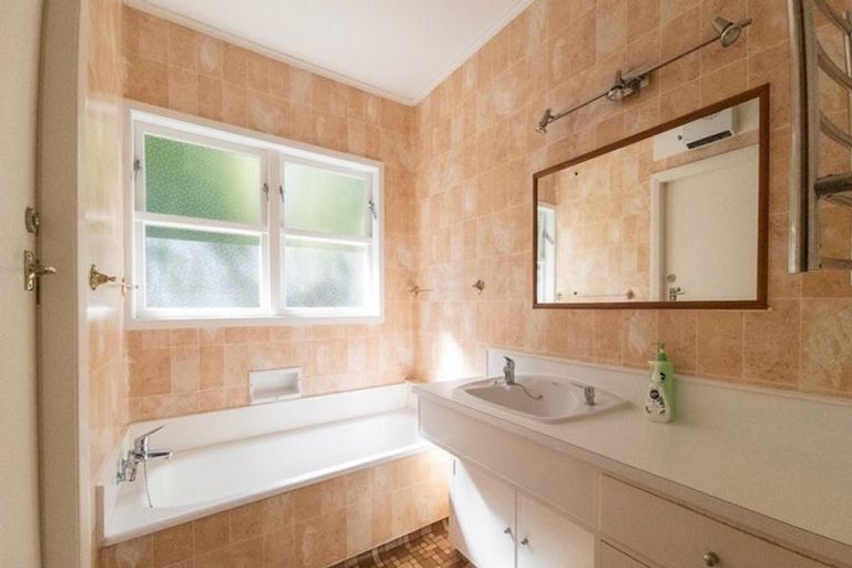 Photo of property in 1 Kohima Drive, Khandallah, Wellington, 6035