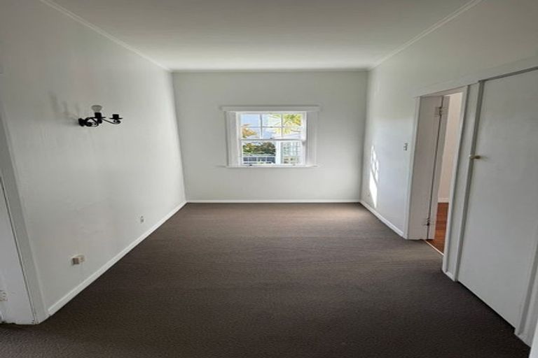 Photo of property in 2/5 Grove Road, Kelburn, Wellington, 6012