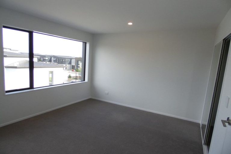 Photo of property in 28 Memorial Park Lane, Hobsonville, Auckland, 0618