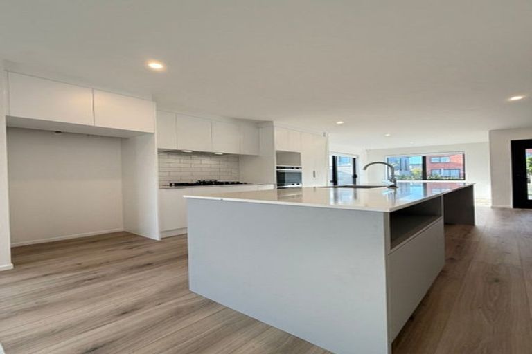 Photo of property in 5 Aquamarine Road, Rosehill, Papakura, 2113
