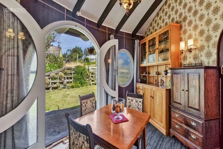 Photo of property in 104 Koputara Road, Himatangi Beach, Foxton, 4891