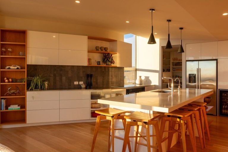 Photo of property in 10 Seascape View, Paremata, Porirua, 5024