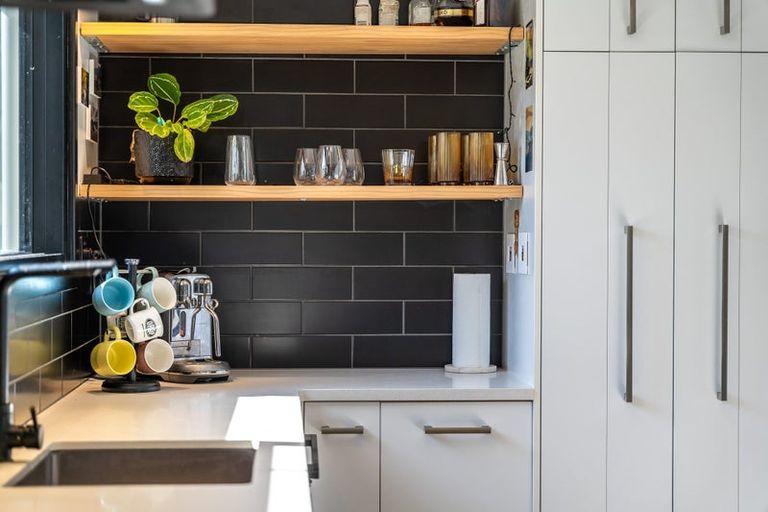 Photo of property in 77 Gilbass Avenue, Hamilton Lake, Hamilton, 3204