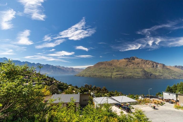 Photo of property in 67 Dart Place, Fernhill, Queenstown, 9300
