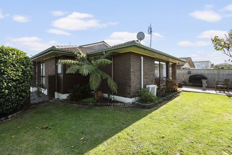 Photo of property in 63 Glenmore Road, Sunnyhills, Auckland, 2010