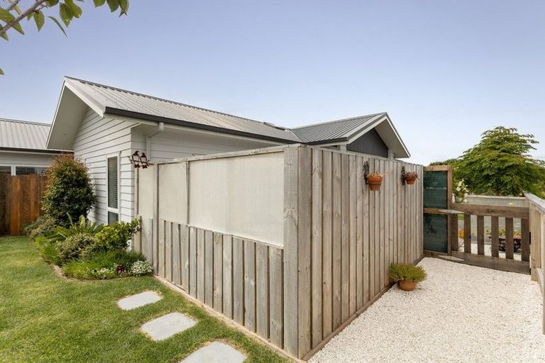 Photo of property in 2 Karanema Place, Coastlands, Whakatane, 3120