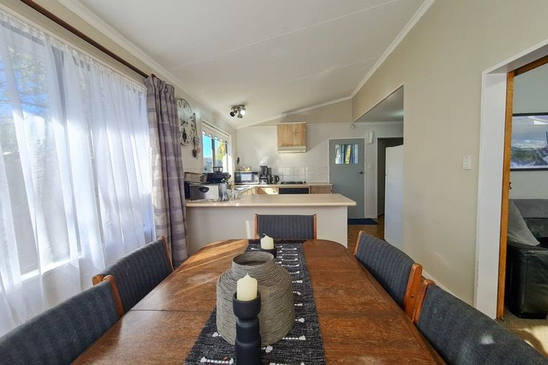 Photo of property in 62 Acacia Street, Kelvin Grove, Palmerston North, 4414