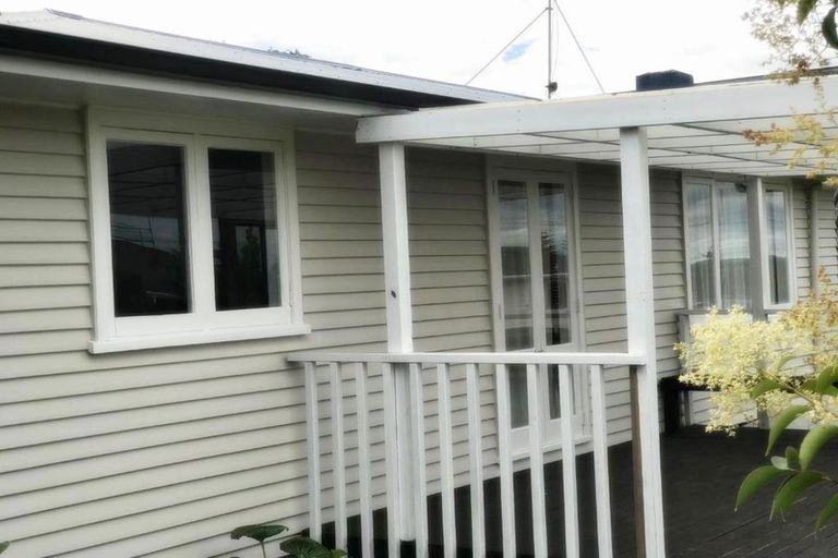 Photo of property in 4 Harding Avenue, Te Atatu South, Auckland, 0610