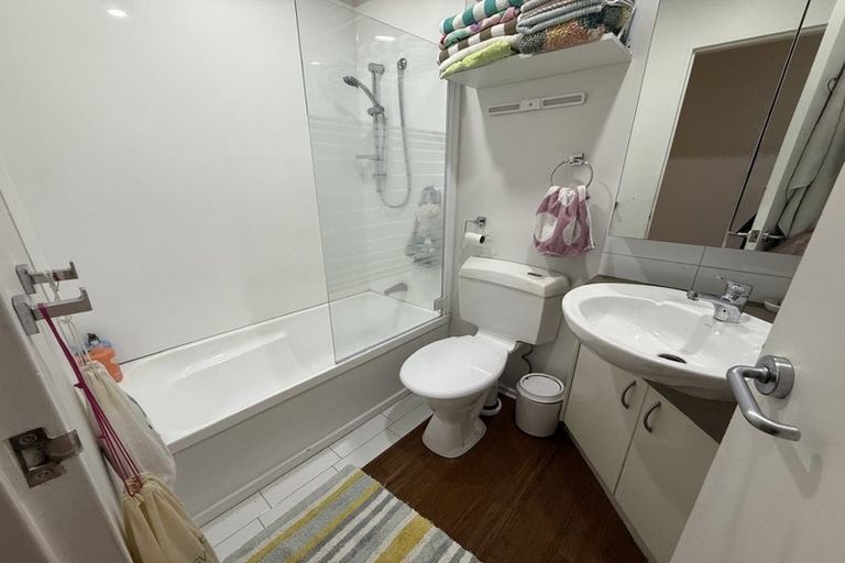 Photo of property in 93a Kelburn Parade, Kelburn, Wellington, 6012