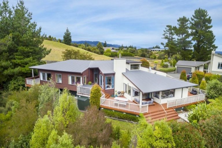 Photo of property in 22 Mount Marua Way, Timberlea, Upper Hutt, 5018