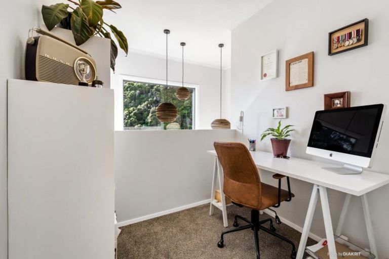 Photo of property in 40 Rona Street, Eastbourne, Lower Hutt, 5013