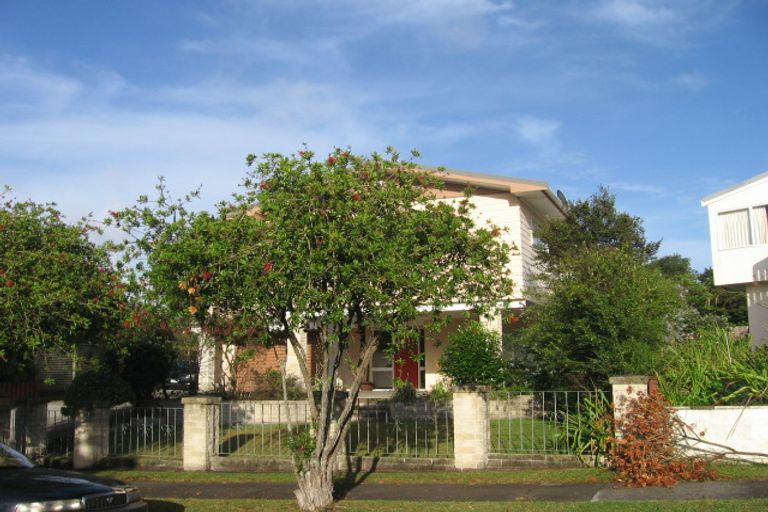 Photo of property in 12 Chatswood Grove, Chatswood, Auckland, 0626