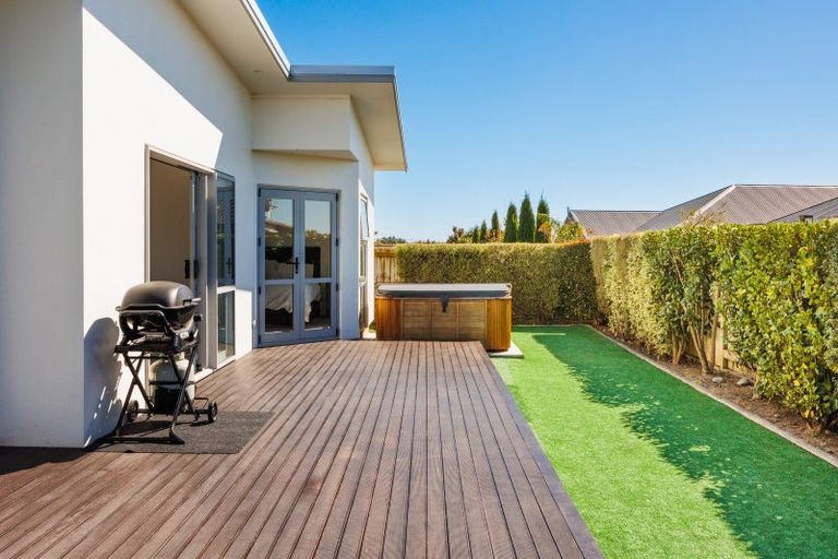 Photo of property in 1 Silicon Way, Fitzherbert, Palmerston North, 4410