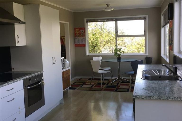 Photo of property in 16 Orton Street, Glenfield, Auckland, 0627