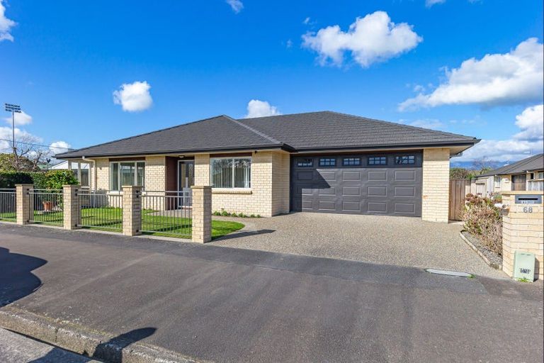 Photo of property in 68 Weraroa Road, Levin, 5510