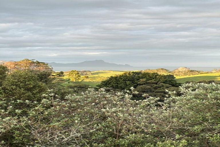 Photo of property in 142 Massey Road, Waipu, 0582