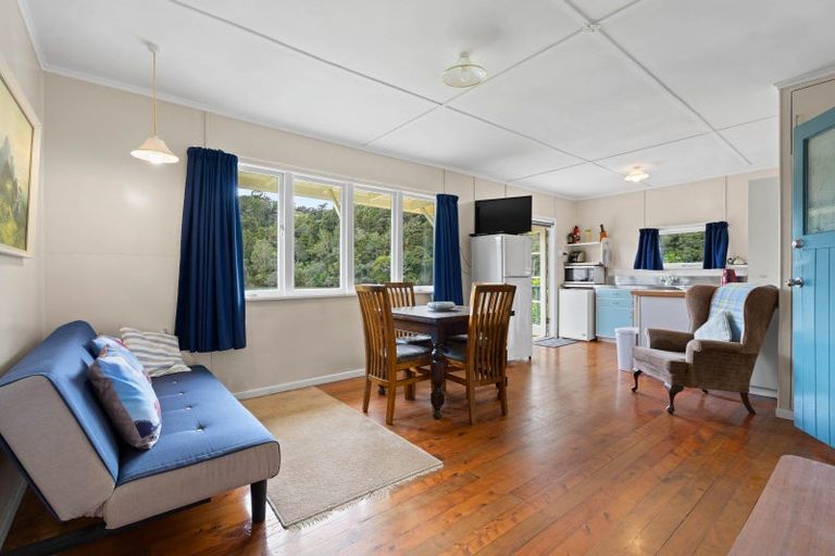 Photo of property in 870 Matapouri Road, Matapouri, Whangarei, 0173