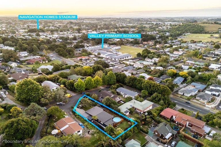 Photo of property in 9 Cromwell Place, Pukekohe, 2120