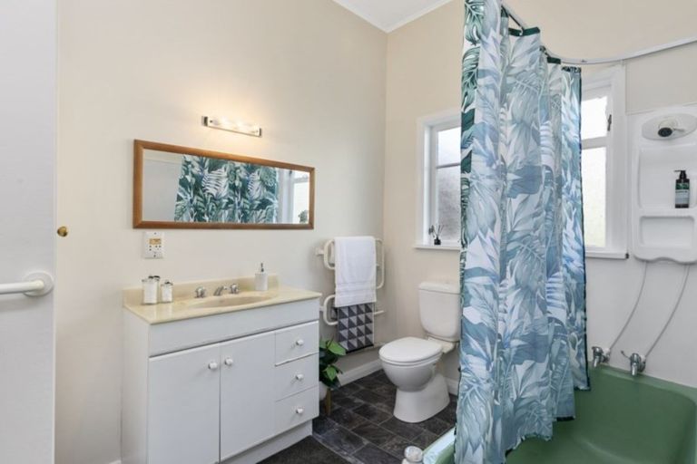 Photo of property in 230 Ohiro Road, Brooklyn, Wellington, 6021