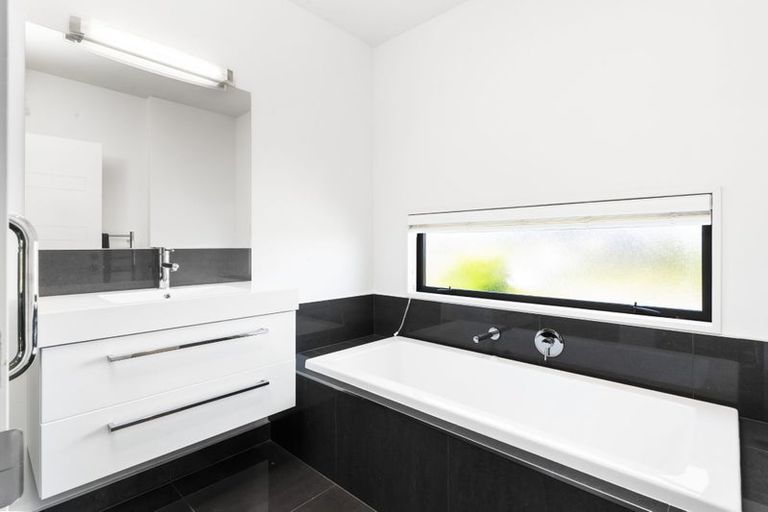 Photo of property in 1 Bargrove Close, Halswell, Christchurch, 8025