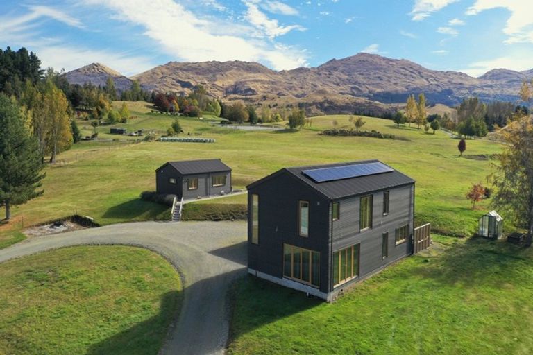 Photo of property in 62 Fitzpatrick Road, Dalefield, Queenstown, 9371