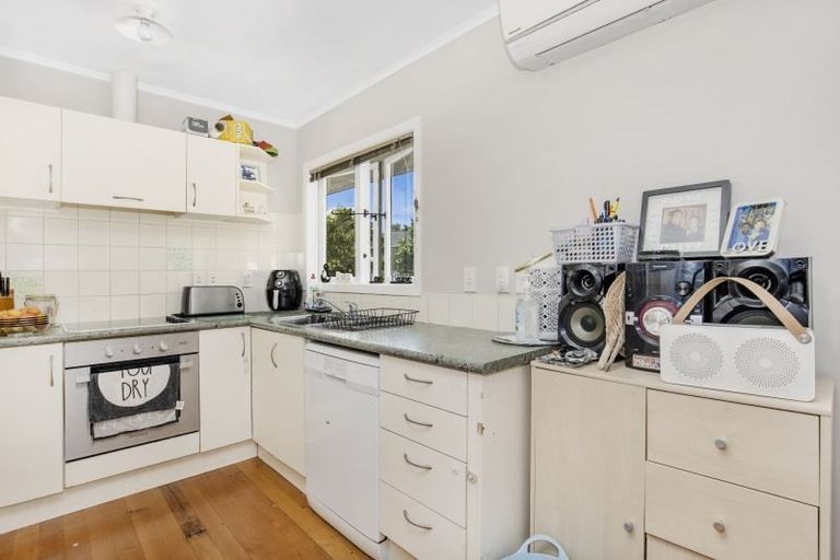 Photo of property in 1/88 Kervil Avenue, Te Atatu Peninsula, Auckland, 0610