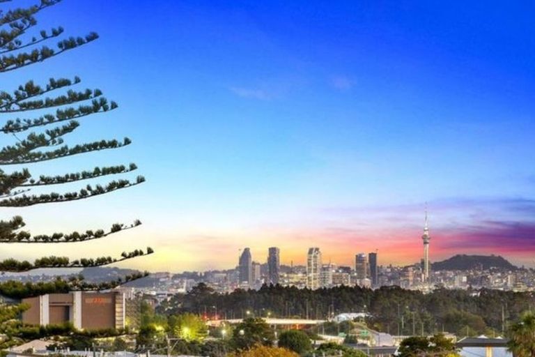 Photo of property in 65 Forrest Hill Road, Milford, Auckland, 0620