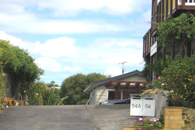 Photo of property in 1/54 Lyons Avenue, Murrays Bay, Auckland, 0630