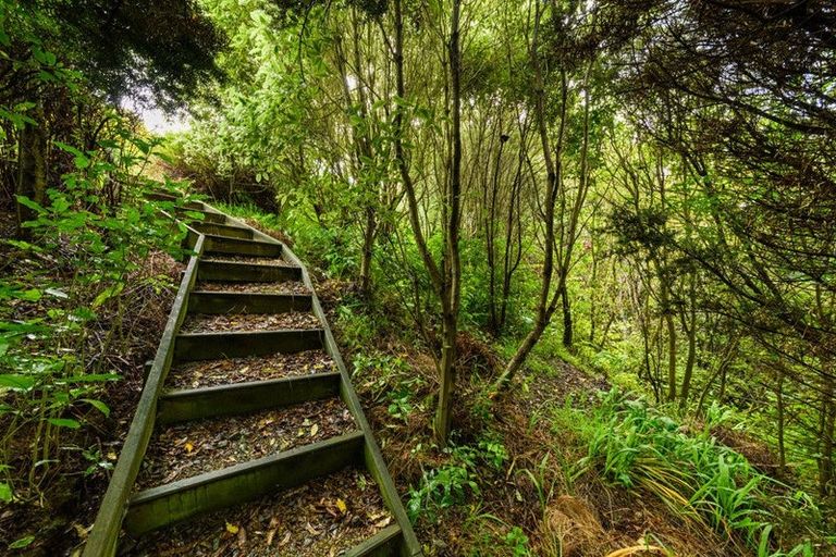 Photo of property in 11 Greenwood Place, Fitzherbert, Palmerston North, 4410