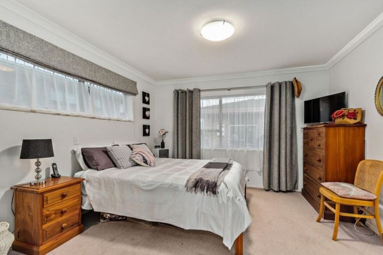 Photo of property in 22 White Heron Drive, Massey, Auckland, 0614