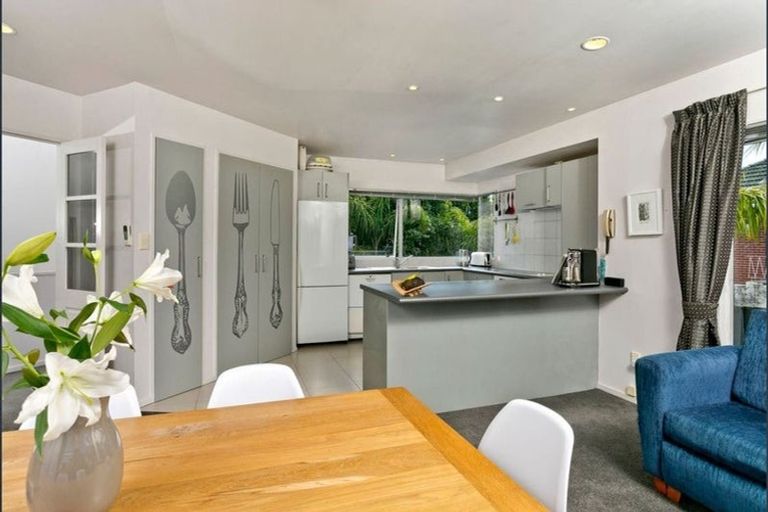 Photo of property in 2/79 Ocean View Road, Hillcrest, Auckland, 0627