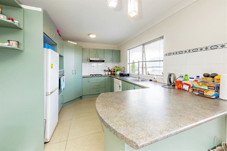 Photo of property in 7a Andover Way, Goodwood Heights, Auckland, 2105