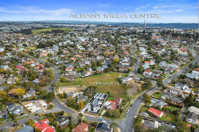 Photo of property in 4d Weetman Drive, Browns Bay, Auckland, 0630