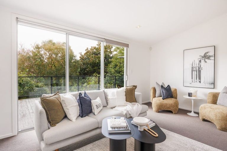 Photo of property in 16a Springdale Grove, Fitzherbert, Palmerston North, 4410