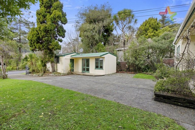 Photo of property in 34 Jocelyn Crescent, Pinehaven, Upper Hutt, 5019