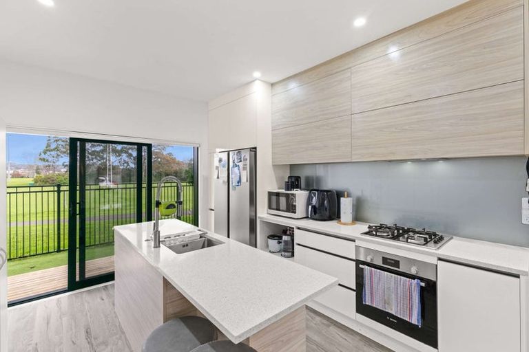 Photo of property in 15c Arney Road, Ranui, Auckland, 0612